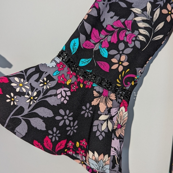 Jessica Simpson Black Flower Pattern Mini Dress - Picture 2 of 6